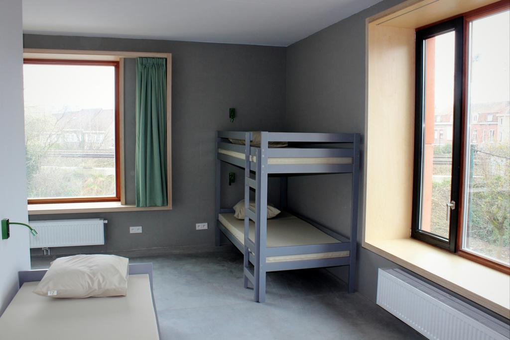 Hostel Groeninghe Kortrijk Bagian luar foto